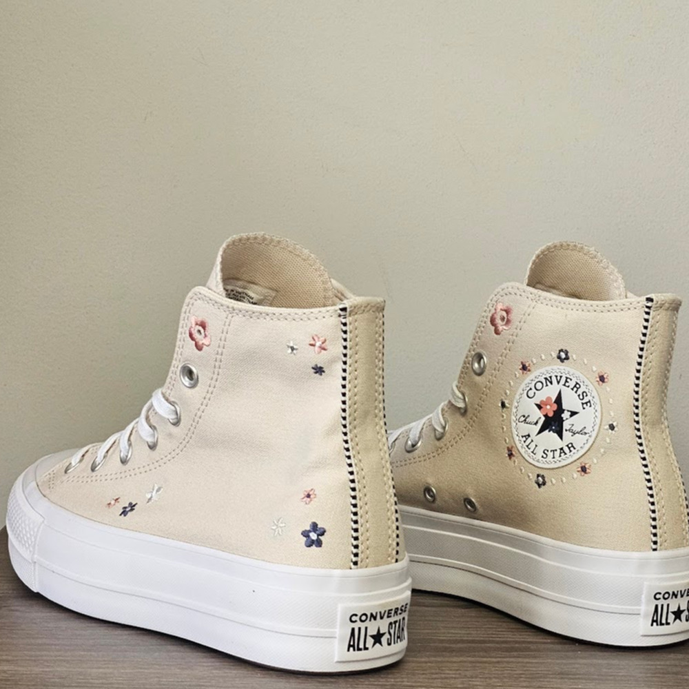 Converse Women's CTAS Lift Platform Petite Petals Hi Tops Size 8 A14265C NWT - Picture 4 of 7